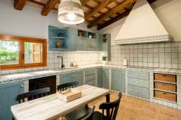 Mas Cufí té un ampli menjador de més de 40 m2 i una cuina totalment equipada.